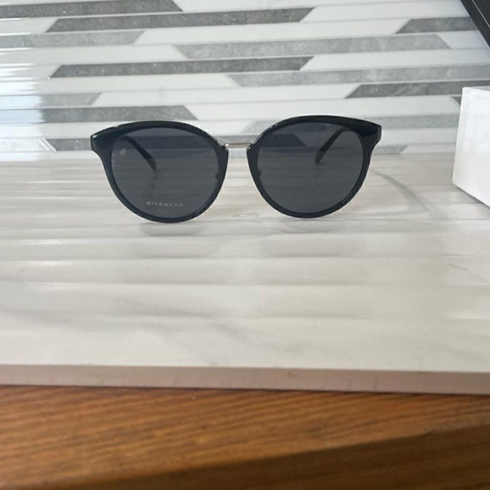 NIB Givenchy GV 7115/F/S Unisex Sunglasses - Picture 3 of 10